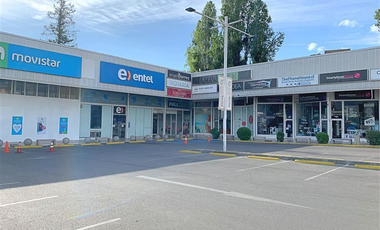 Local Comercial en Arriendo en Strip Center – Small Service
