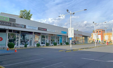 Local Comercial en Arriendo en Strip Center – Small Service