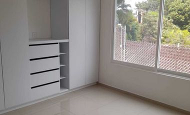 Casa en venta en fraccionamiento en Cuernavaca con seguridad y alberca.