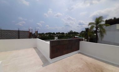 Casa en venta en fraccionamiento en Cuernavaca con seguridad y alberca.