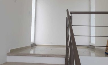 Casa en venta en fraccionamiento en Cuernavaca con seguridad y alberca.