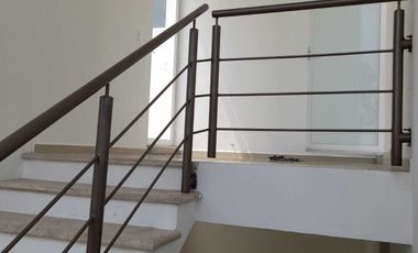 Casa en venta en fraccionamiento en Cuernavaca con seguridad y alberca.