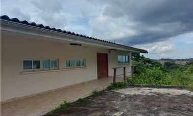 CASA EN VENTA DE OPORTUNIDAD  EN CLUB DE GOLF DE PANAMA