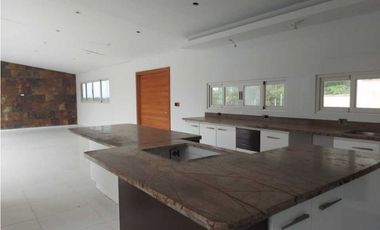 CASA EN VENTA DE OPORTUNIDAD  EN CLUB DE GOLF DE PANAMA