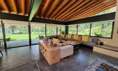 CASA EN VENTA DENTRO DE CLUB DE GOLF AVANDARO