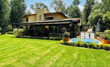 CASA EN VENTA DENTRO DE CLUB DE GOLF AVANDARO