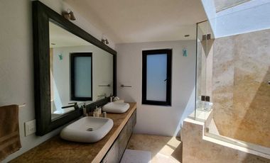 CASA EN VENTA DENTRO DE CLUB DE GOLF AVANDARO