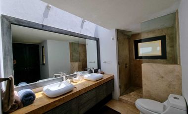 CASA EN VENTA DENTRO DE CLUB DE GOLF AVANDARO
