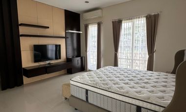 Disewakan Rumah 2 Lantai Siap Huni Furnish  Mewah di Raffles Garden Citraland