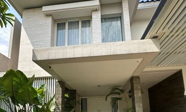 Disewakan Rumah 2 Lantai Siap Huni Furnish  Mewah di Raffles Garden Citraland