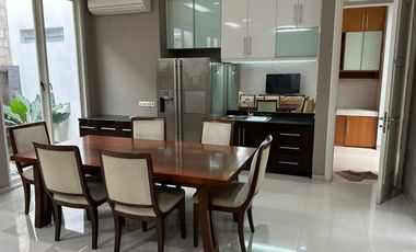 Disewakan Rumah 2 Lantai Siap Huni Furnish  Mewah di Raffles Garden Citraland