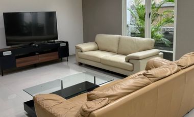 Disewakan Rumah 2 Lantai Siap Huni Furnish  Mewah di Raffles Garden Citraland