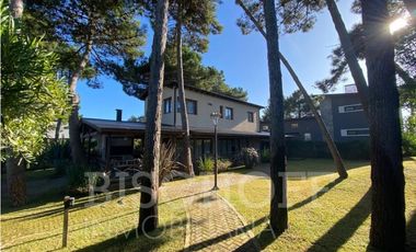 VENTA DE CASA EN BOULEVARD ICARO Y DE LAS NEREIDAS PINAMAR