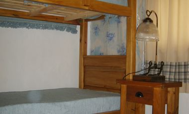 COSTA DEL ESTE: EXCELENTE CHALET de categoría estilo campo, con hermosa arboleda c/bosque de pinos y parque.A cdras del Mar.