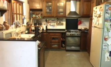 HAEDO NORTE  2 CUADRAS PARQUE LINEAL (SIN CRUZAR GAONA). EXCELENTE CHALET 5 AMBIENTES CON FONDO Y  GARAJE