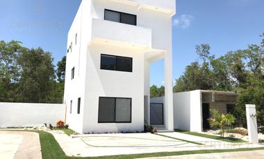 En venta espectacular casa estilo moderno, El Encuentro, Barcelona, Playa de Carmen P3490