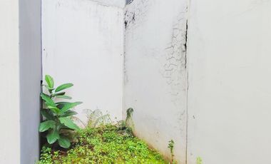 Rumah 2 Lantai 10 Menit ke Gerbang Tol Serpong 2 Hadap Selatan J-36916