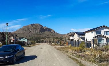 EXCELENTE PROPIEDAD CON HERMOSA VISTA A LOS CERROS Y LAGO