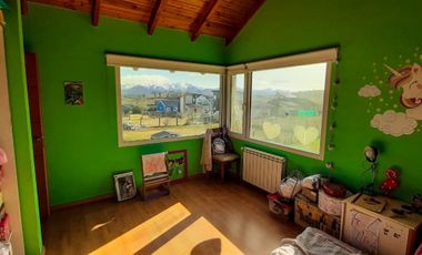 EXCELENTE PROPIEDAD CON HERMOSA VISTA A LOS CERROS Y LAGO