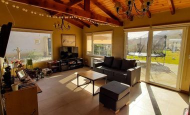 EXCELENTE PROPIEDAD CON HERMOSA VISTA A LOS CERROS Y LAGO