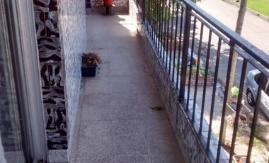 Casa PH en venta en Lanus Oeste