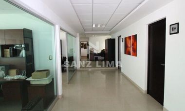 Zona de Oro II: Magnífica oficina totalmente equipada y amueblada