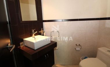 Zona de Oro II: Magnífica oficina totalmente equipada y amueblada