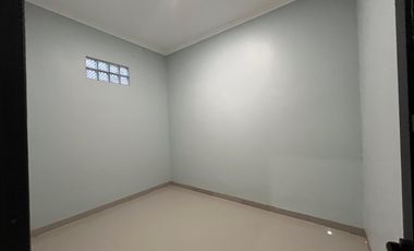 Rumah 3 Kamar 10 Menit ke Mitra Keluarga Jatiasih Hadap Timur J-35747