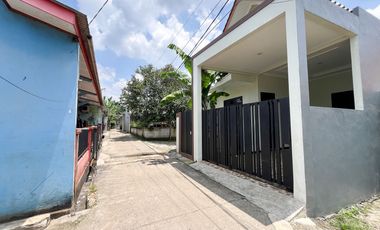 Rumah 3 Kamar 10 Menit ke Mitra Keluarga Jatiasih Hadap Timur J-35747