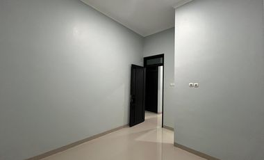 Rumah 3 Kamar 10 Menit ke Mitra Keluarga Jatiasih Hadap Timur J-35747