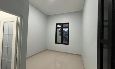 Rumah 3 Kamar 10 Menit ke Mitra Keluarga Jatiasih Hadap Timur J-35747