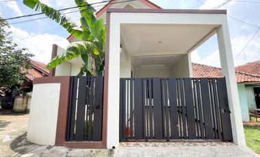 Rumah 3 Kamar 10 Menit ke Mitra Keluarga Jatiasih Hadap Timur J-35747