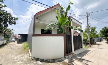 Rumah 3 Kamar 10 Menit ke Mitra Keluarga Jatiasih Hadap Timur J-35747