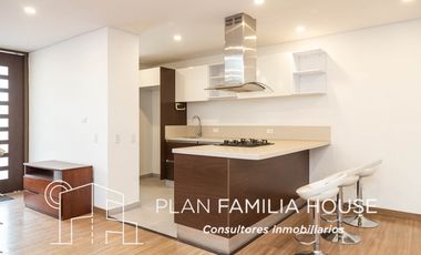 Hermosa casa en Cota, ubicación única dos niveles