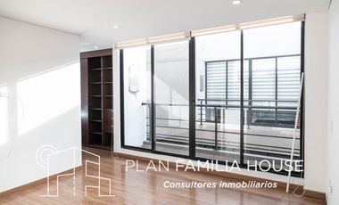 Hermosa casa en Cota, ubicación única dos niveles