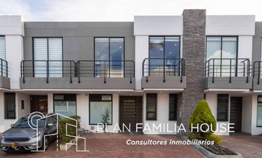 Hermosa casa en Cota, ubicación única dos niveles