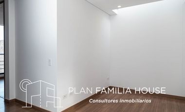 Hermosa casa en Cota, ubicación única dos niveles