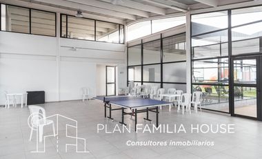 Hermosa casa en Cota, ubicación única dos niveles