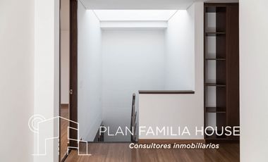 Hermosa casa en Cota, ubicación única dos niveles