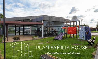 Hermosa casa en Cota, ubicación única dos niveles