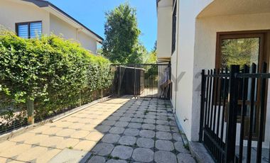 Se vende gran casa de 379 m2, uso mixto, sector exclusivo de Pedro de Valdivia.