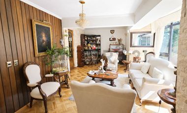 Se vende gran casa de 379 m2, uso mixto, sector exclusivo de Pedro de Valdivia.