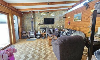 Se vende gran casa de 379 m2, uso mixto, sector exclusivo de Pedro de Valdivia.