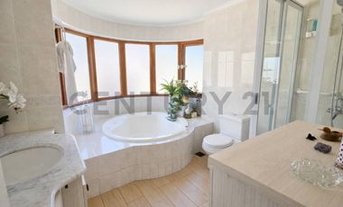 Se vende gran casa de 379 m2, uso mixto, sector exclusivo de Pedro de Valdivia.