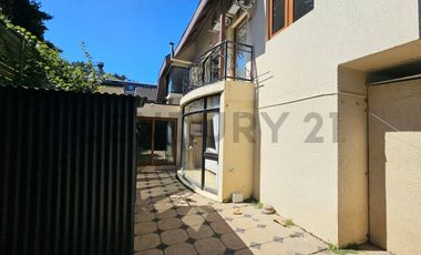 Se vende gran casa de 379 m2, uso mixto, sector exclusivo de Pedro de Valdivia.