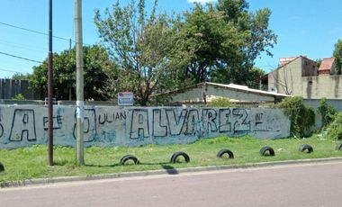 A seis cuadras de Estación Monte Chingolo -Lanus.