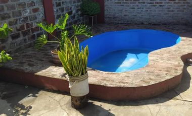 Vendo casa de dos plantas en Merlo , Precio Contado: U$S 82.000