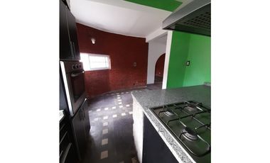 GRAN CHALET TRES PLANTAS A METROS ACCESO OESTE OPORTUNIDAD FINANCIACION !!!