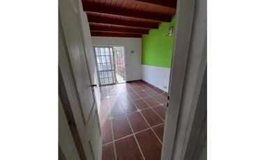 GRAN CHALET TRES PLANTAS A METROS ACCESO OESTE OPORTUNIDAD FINANCIACION !!!
