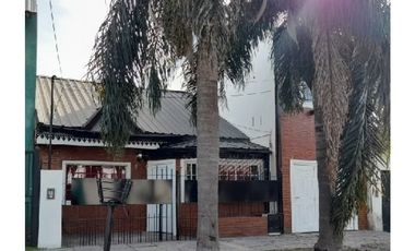 GRAN CHALET TRES PLANTAS A METROS ACCESO OESTE OPORTUNIDAD FINANCIACION !!!